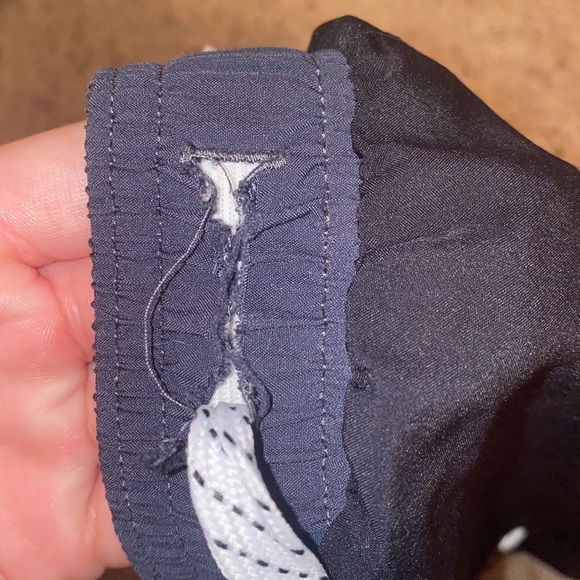 kids youth xl under armor black/grey/white shorts - Picture 2 of 3